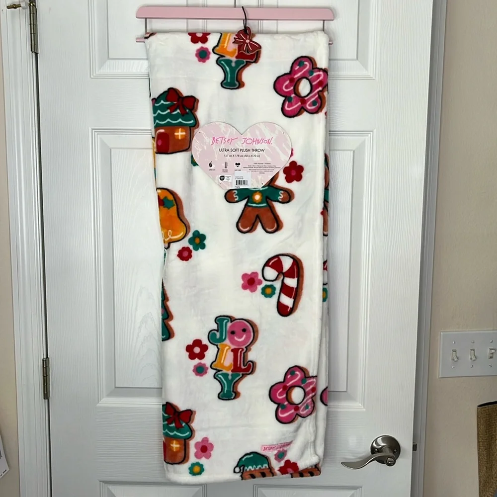 Betsey Johnson Ultra Soft Plush Christmas Throw, NWT